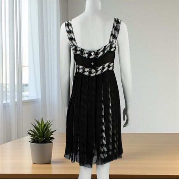 CHANEL Fall 2001 Black and White Pleated Silk Cocktail Dress - Picture 9 of 11
